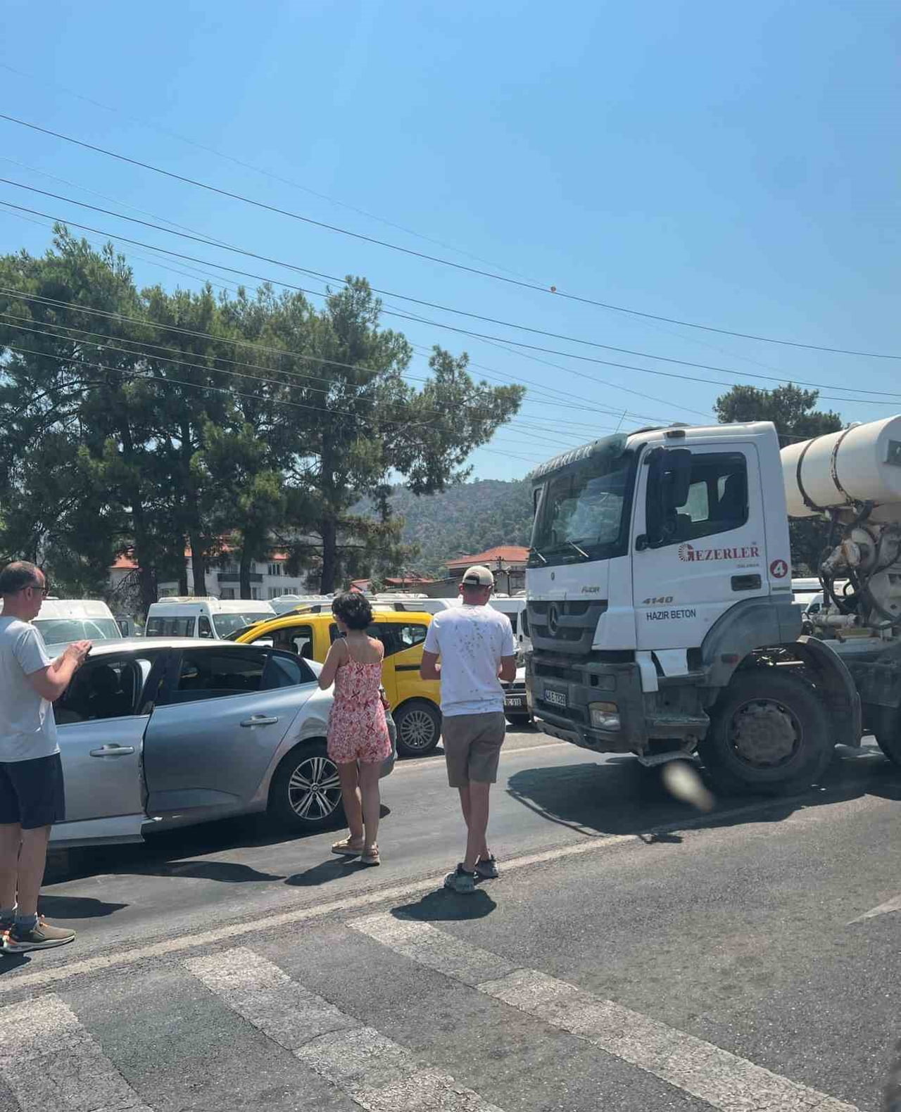 MUĞLA'NIN ORTACA İLÇESİNDE MEYDANA GELEN ZİNCİRLEME TRAFİK KAZASINDA 3 ARAÇTA MADDİ HASAR...