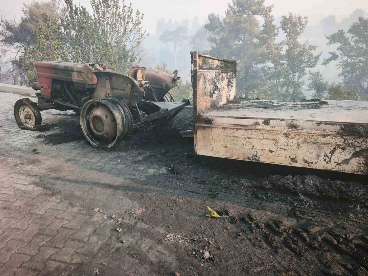 MUĞLA'NIN SEYDİKEMER İLÇESİNDE BAŞLAYAN ORMAN YANGININDA 24 SAATİ AŞKIN SÜRE GERİDE KALIRKEN...