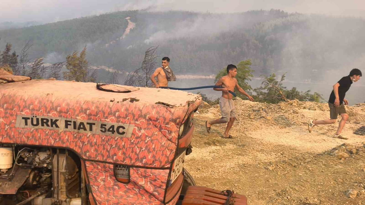 MUĞLA'NIN SEYDİKEMER İLÇESİNDE SABAH SAATLERİNDE BAŞLAYAN ORMAN YANGININA HAVADAN VE KARADAN...
