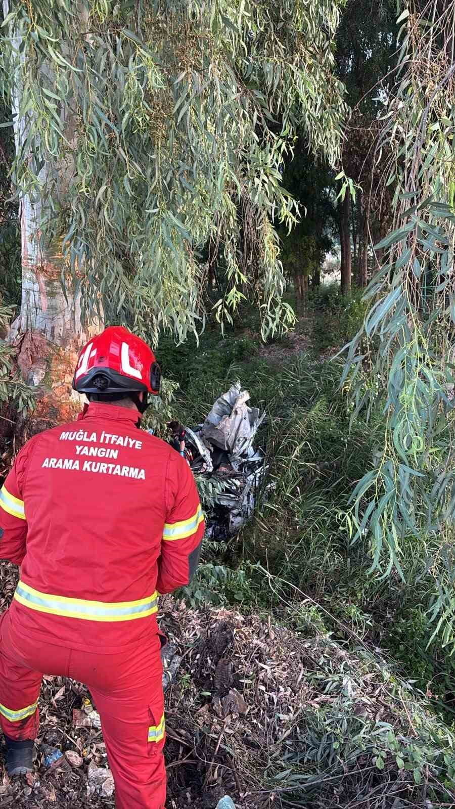 MUĞLA'NIN ULA İLÇESİ ATAKÖY MAHALLESİ'NDE MEYDANA GELEN TEK TARAFLI TRAFİK KAZASINDA BİR KİŞİ...