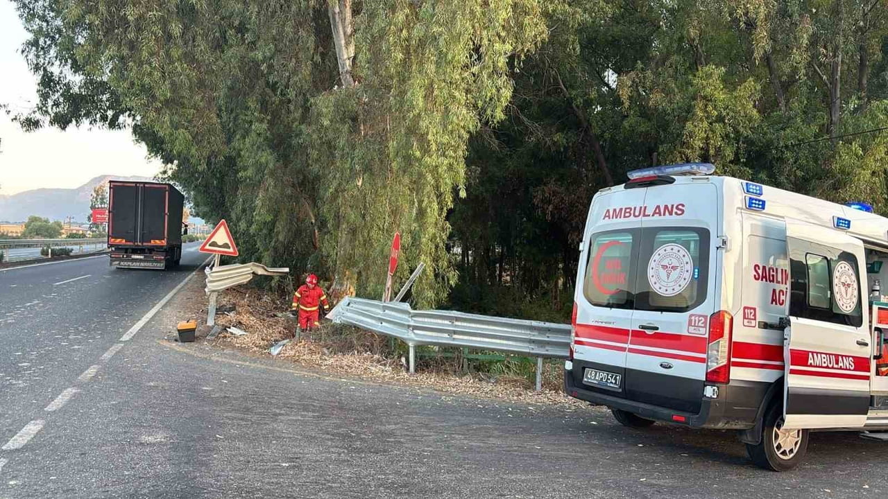 MUĞLA'NIN ULA İLÇESİ ATAKÖY MAHALLESİ'NDE MEYDANA GELEN TEK TARAFLI TRAFİK KAZASINDA BİR KİŞİ...