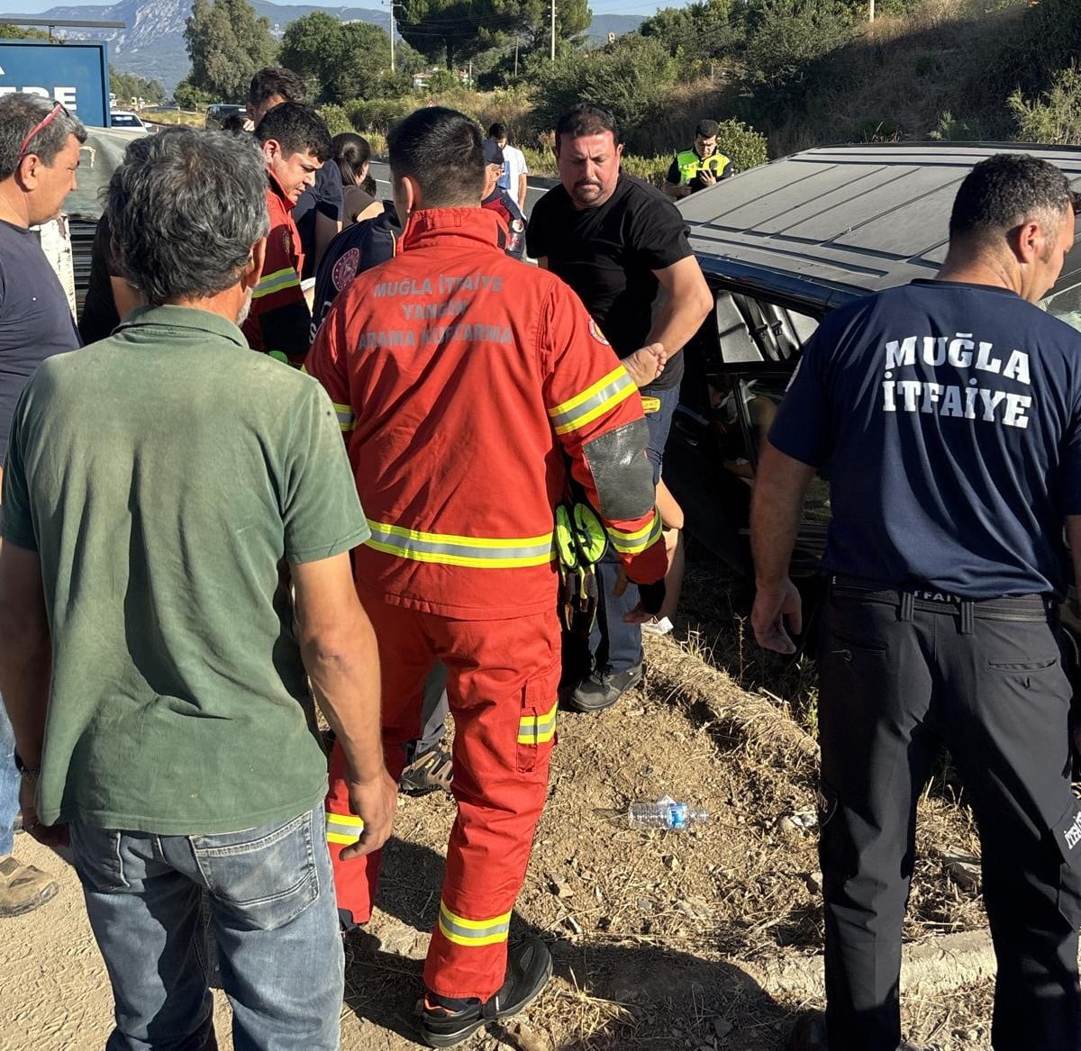 MUĞLA'NIN ULA İLÇESİNDE MERCEDES VİTO MARKA HAFİF TİCARİ ARACIN KARIŞTIĞI TEK TARAFLI TRAFİK...