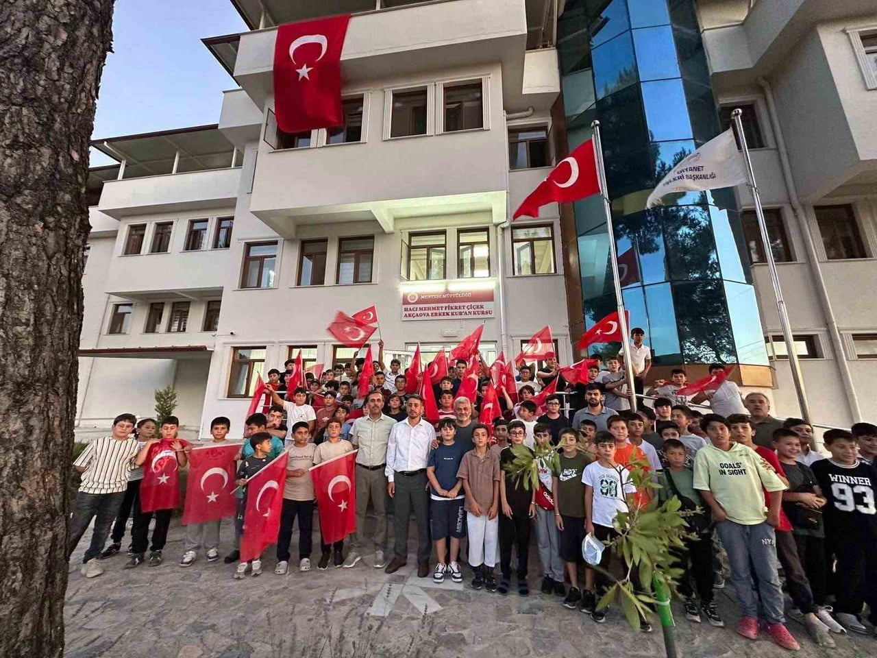 MUĞLA’DA GENÇ YILDIZLARDAN GAZZE’YE DESTEK VE ŞEHİTLERE VEFA YÜRÜYÜŞÜ