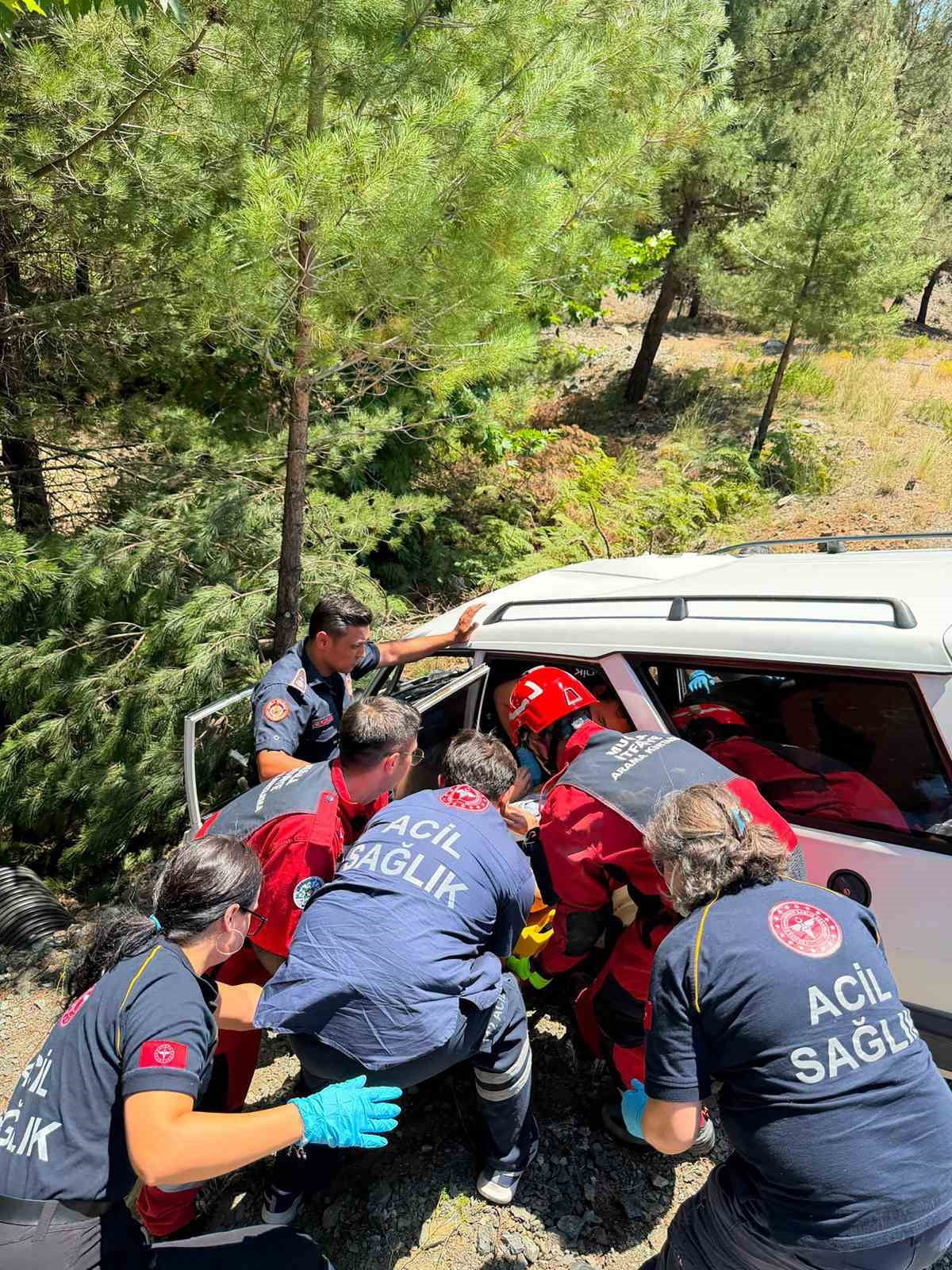 MUĞLA-DENİZLİ KARAYOLU ÇAKMAK MAHALLESİ'NDE MEYDANA GELEN TEK TARAFLI TRAFİK KAZASINDA 2 KİŞİ...