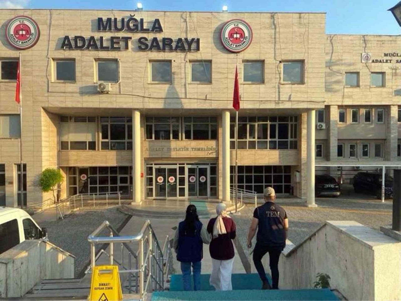 MUĞLA İL EMNİYET MÜDÜRLÜĞÜ EKİPLERİNİN HAZİRAN AYI BOYUNCA ARANAN ŞAHISLARIN YAKALANMASINA YÖNELİK...