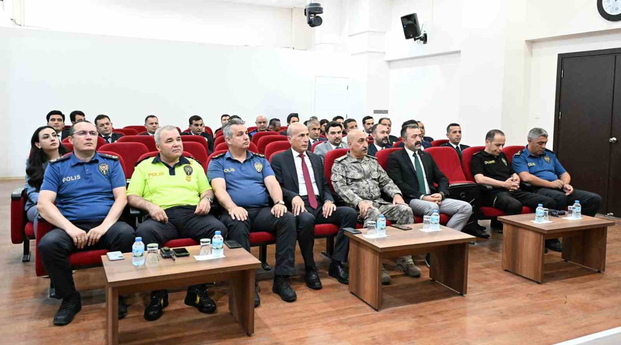 MUĞLA İL EMNİYET MÜDÜRÜ SÜLEYMAN KARADENİZ'İN KATILIMIYLA MUĞLA İL EMNİYET MÜDÜRLÜĞÜNDE 2026 YILI...