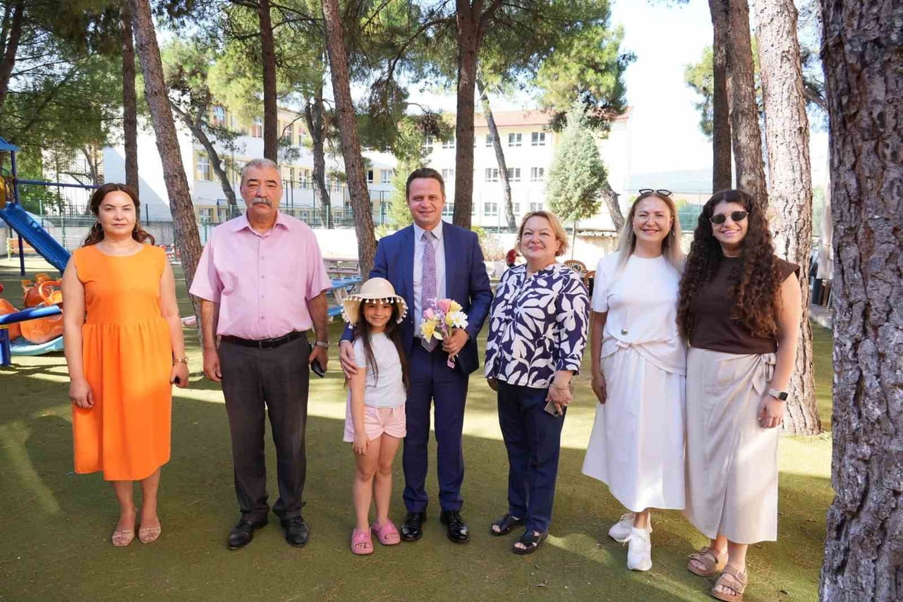 MUĞLA İL MİLLİ EĞİTİM MÜDÜRÜ ÇAY HAFTANIN İLK GÜNÜNDE MİNİK YÜREKLERLE BULUŞTU