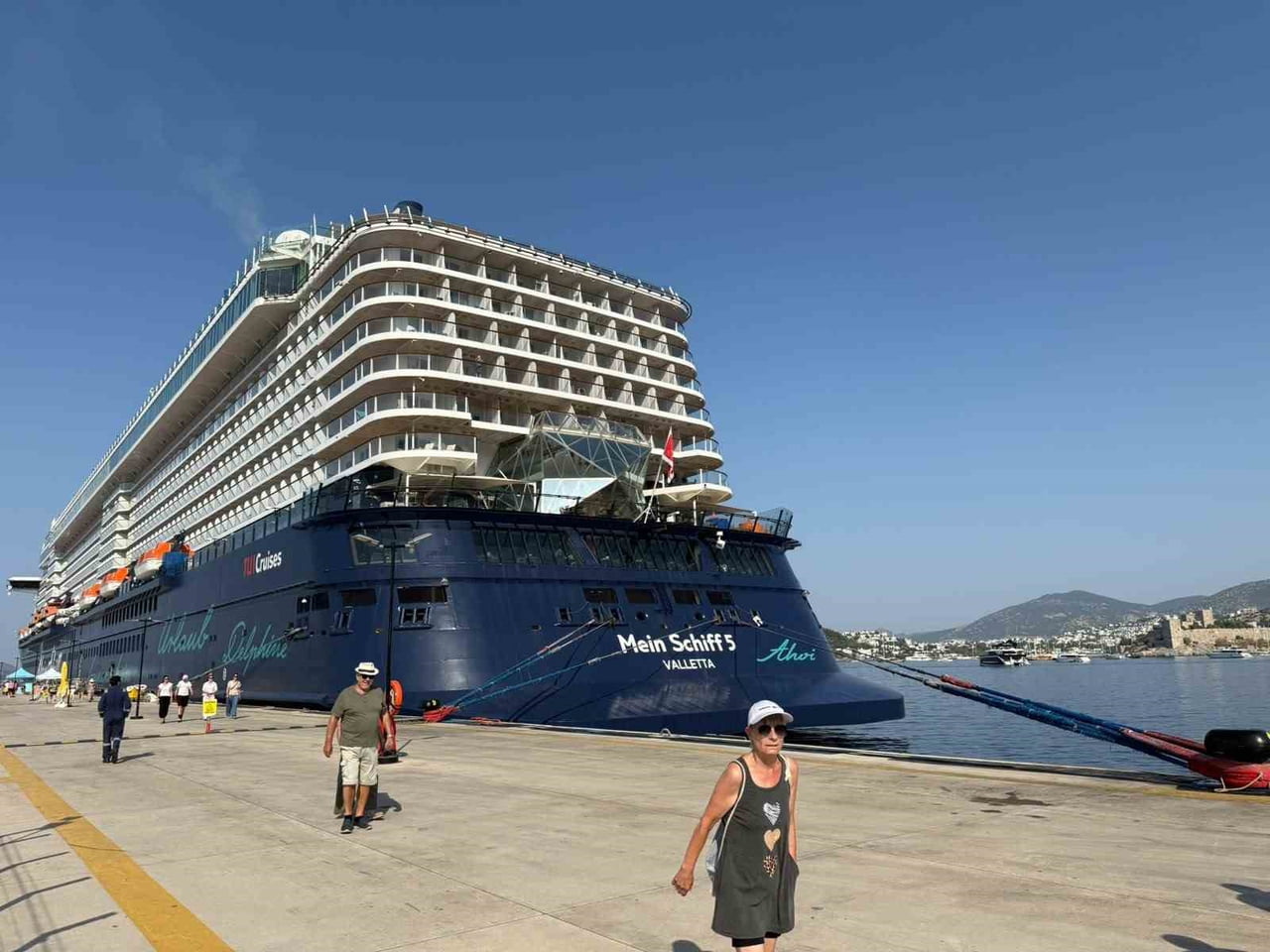 MUĞLA’NIN BODRUM İLÇESİNE GELEN 620 MİLYON DOLAR DEĞERİNDEKİ "MEİN SCHİFF 5" ADLI YOLCU GEMİSİ...