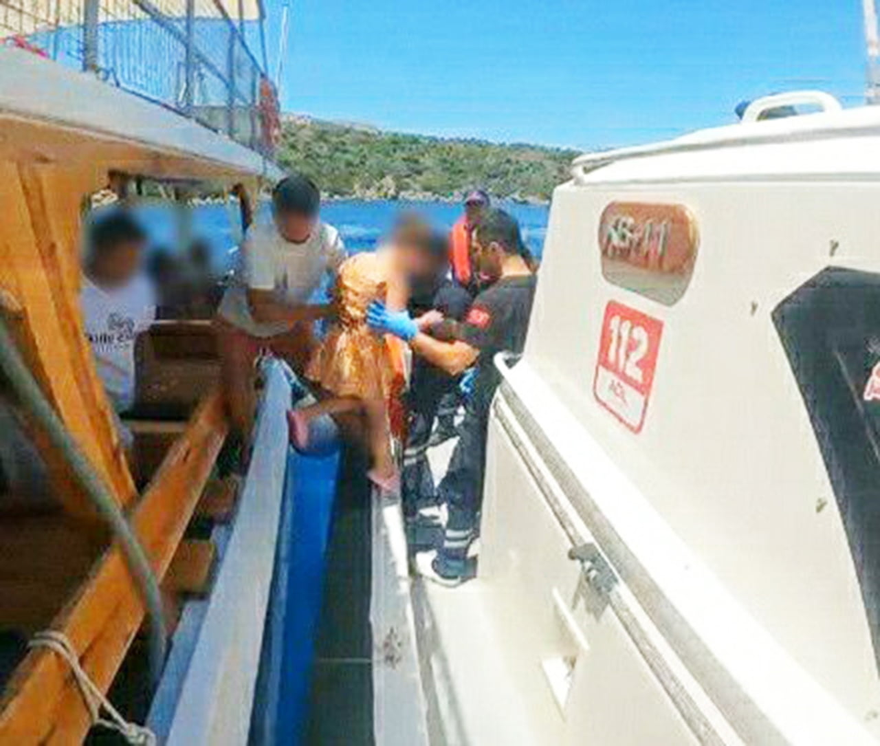 MUĞLA’NIN DATÇA İLÇESİ AÇIKLARINDA SEYREDEN ÖZEL TEKNEDE YARALANAN VE DALAMAN’IN GÖBÜN KOYUNDA...
