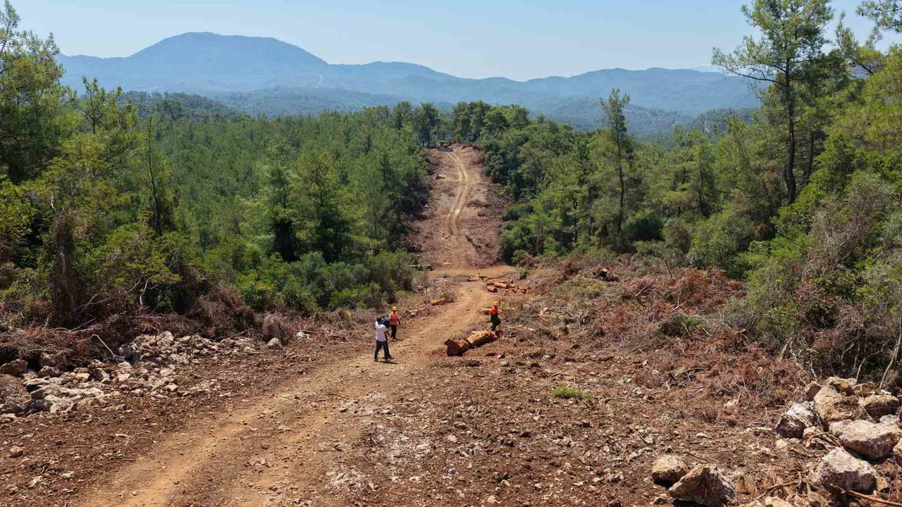 MUĞLA ORMAN BÖLGE MÜDÜRLÜĞÜ, ORMAN YANGINLARIYLA MÜCADELEDE KRİTİK ÖNEME SAHİP YANGIN EMNİYET YOLU...