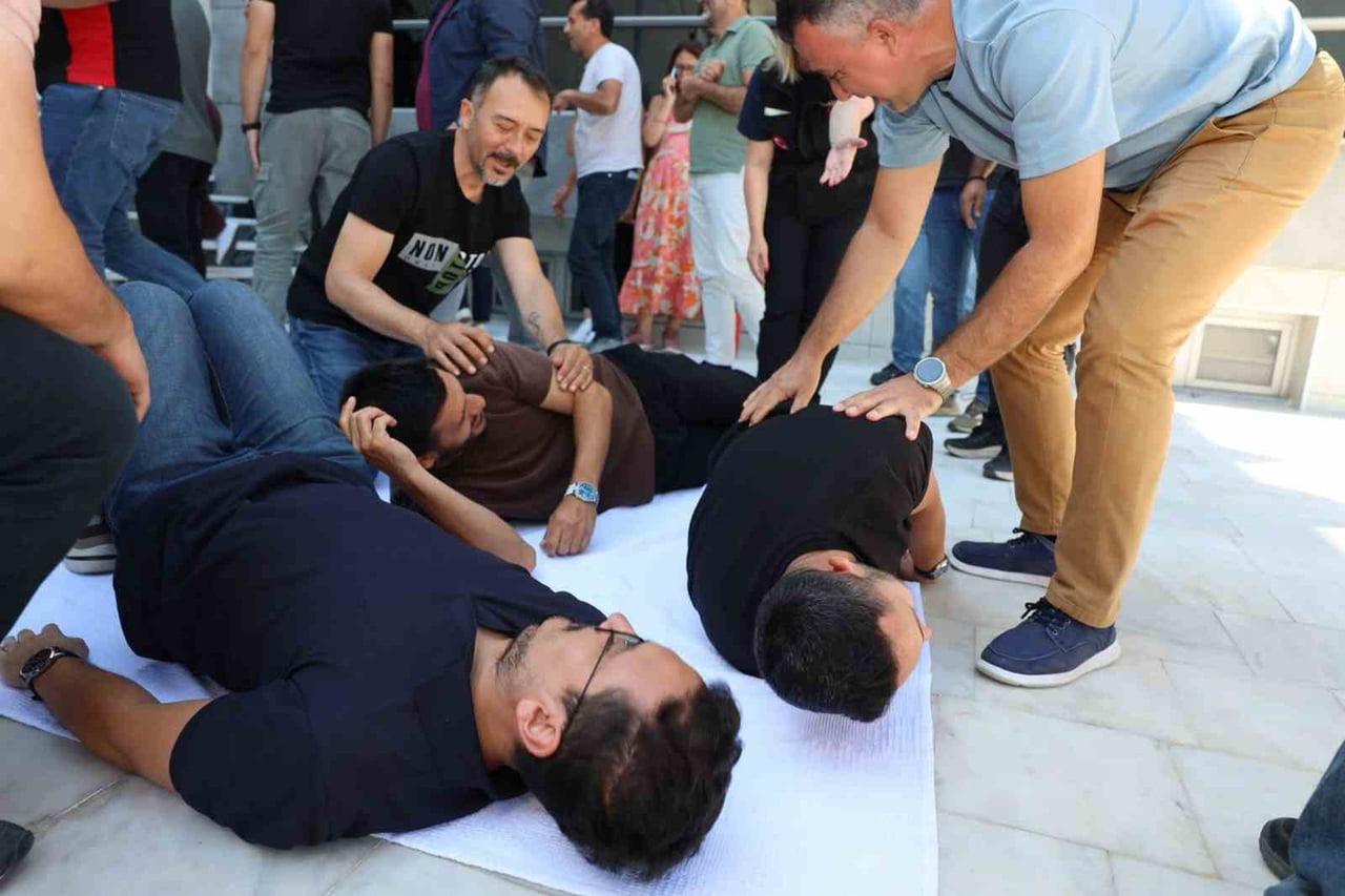 MUĞLA TARIM VE ORMAN İL MÜDÜRLÜĞÜ TOPLANTI SALONUNDA, AFAD TARAFINDAN GÖREVLİ PERSONELE YÖNELİK...
