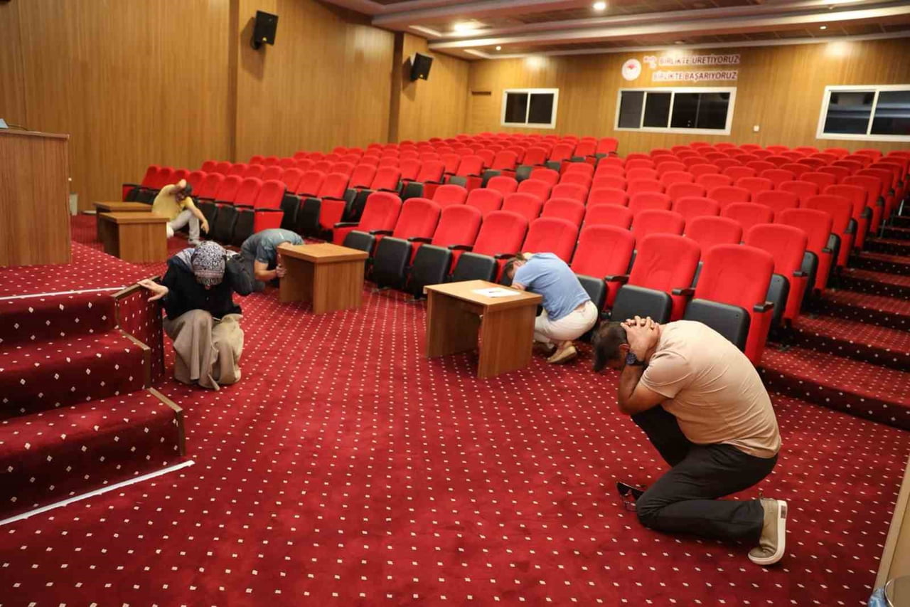 MUĞLA TARIM VE ORMAN İL MÜDÜRLÜĞÜ TOPLANTI SALONUNDA, AFAD TARAFINDAN GÖREVLİ PERSONELE YÖNELİK...