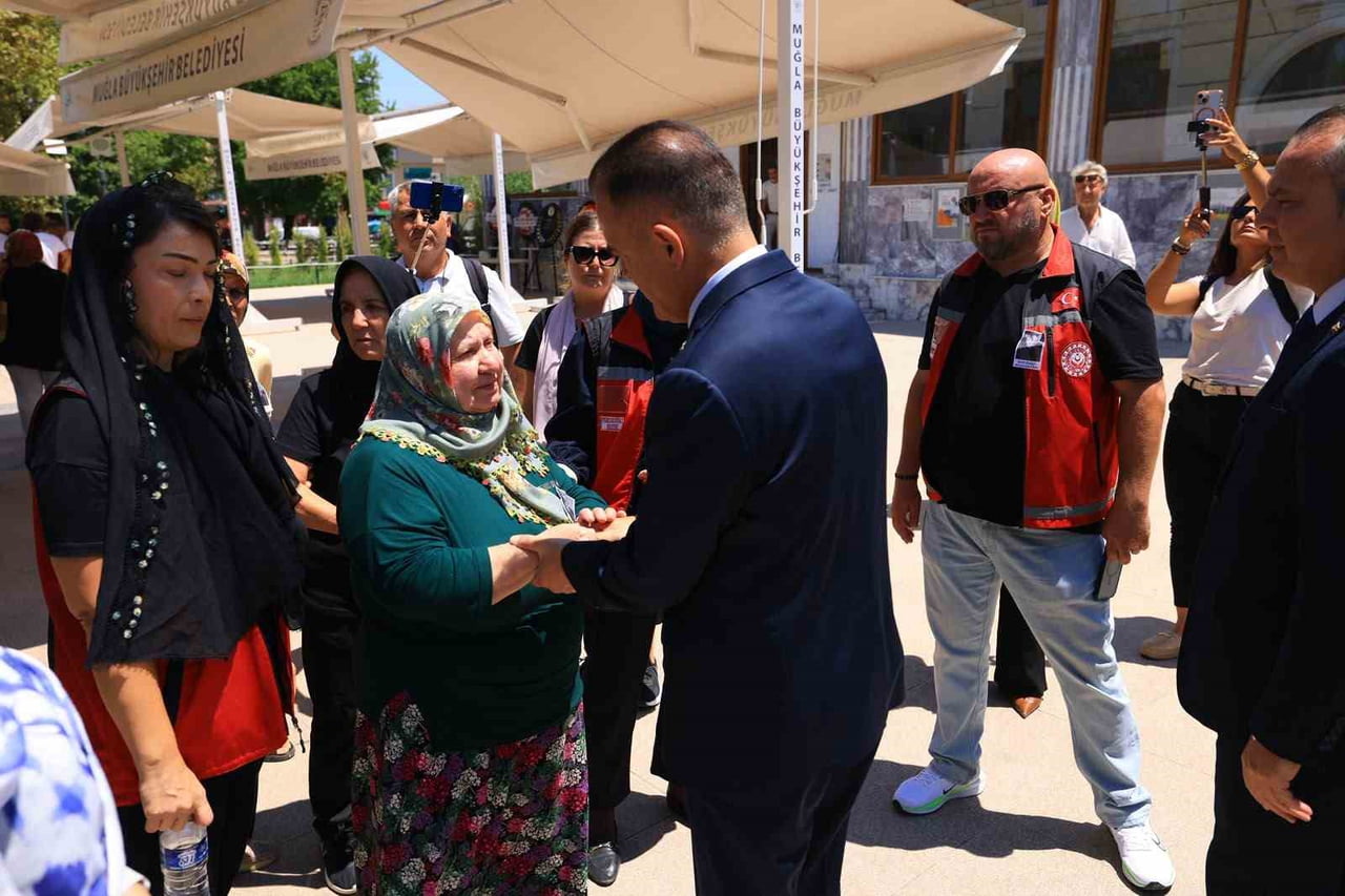 MUĞLA VALİSİ AKBIYIK, ŞEHİT BABASI MUHARREM FAKI’YI SON YOLCULUĞUNA UĞURLADI