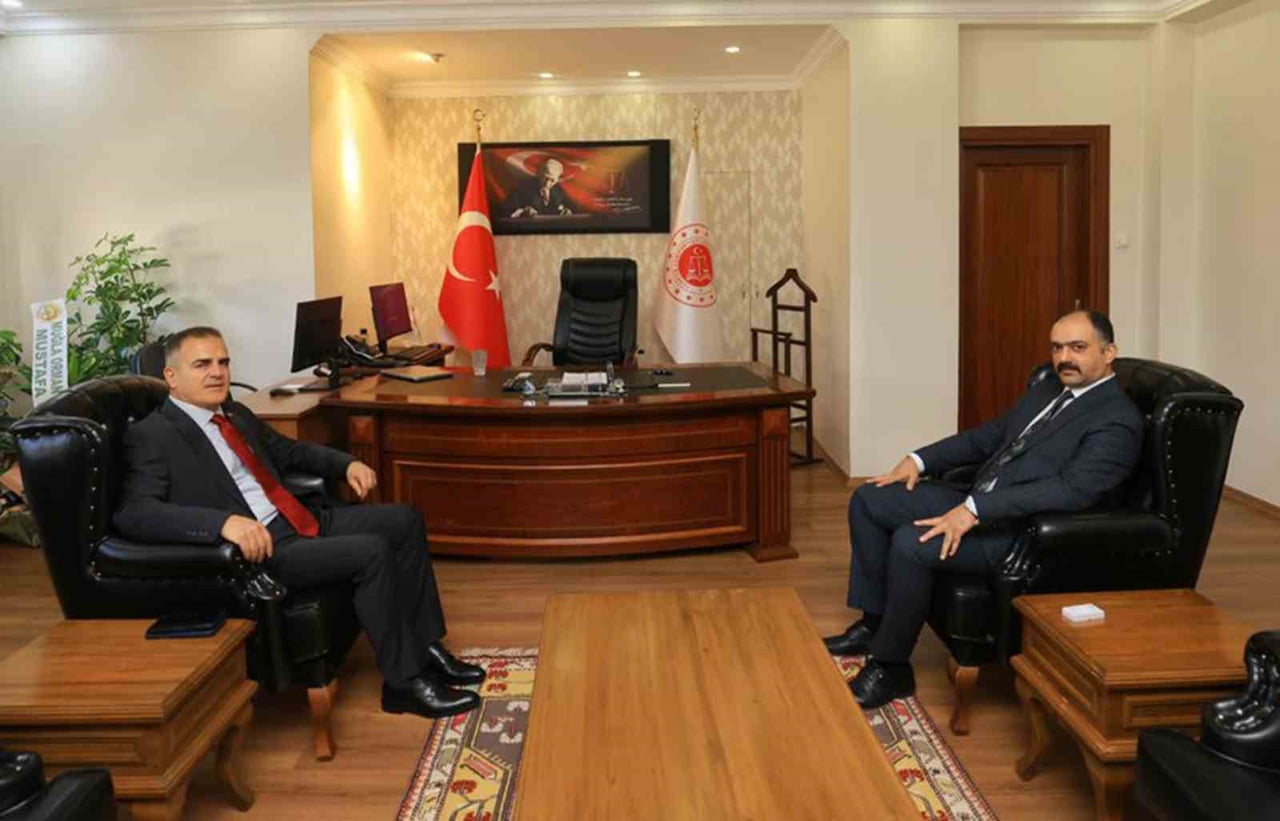 MUĞLA VALİSİ DR. İDRİS AKBIYIK, MUĞLA CUMHURİYET BAŞSAVCISI NECATİ KAYAKÖZÜ’NÜ MAKAMINDA ZİYARET...