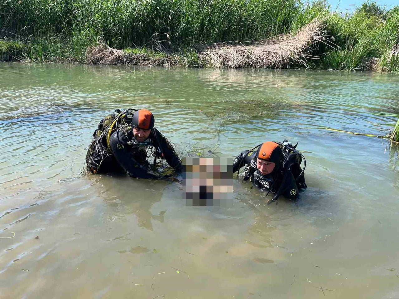 MURADİYE İLÇESİNDE SUYA DÜŞTÜĞÜ BELİRTİLEN 19 YAŞINDAKİ DÜZENSİZ GÖÇMENİN CANSIZ BEDENİ, AFAD...