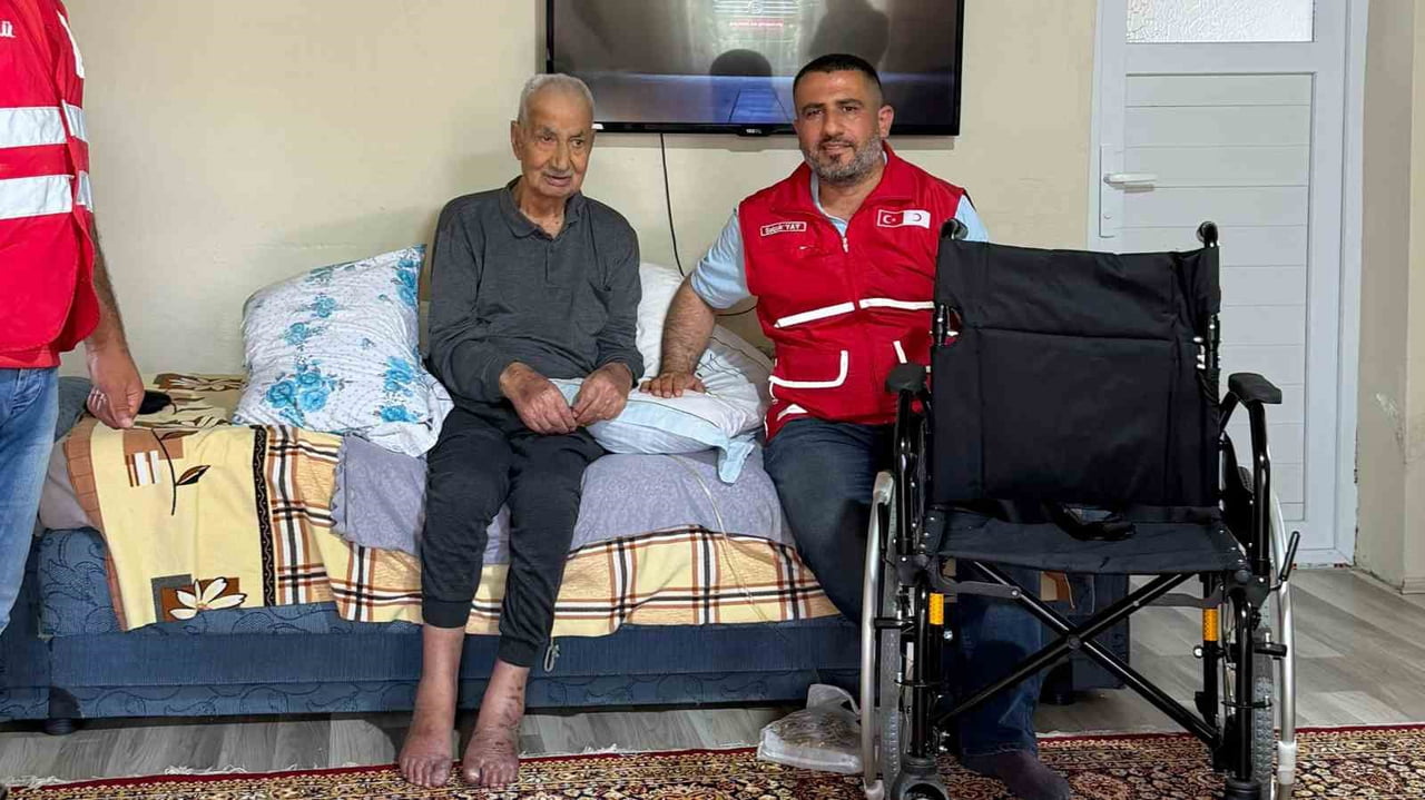 MURADİYE KIZILAY'I ENGELLERİ KALDIRMAYA DEVAM EDİYOR