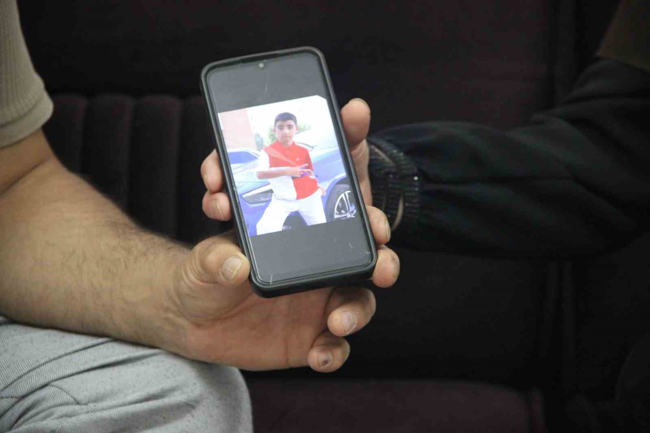 MURAT CELLAT VE ÖZLEM CELLAT'IN KAZADA HAYATINI KAYBEDEN OĞULLARI ALPEREN CELLAT'IN FOTOĞRAFINI...