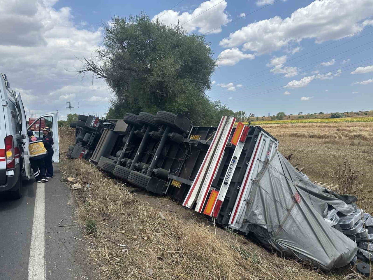 MURATLI-BÜYÜKKARIŞTIRAN YOLU ÜZERİNDE BALLIHOCA KÖPRÜSÜ MEVKİİNDE SÜRÜCÜSÜNÜN DİREKSİYON...