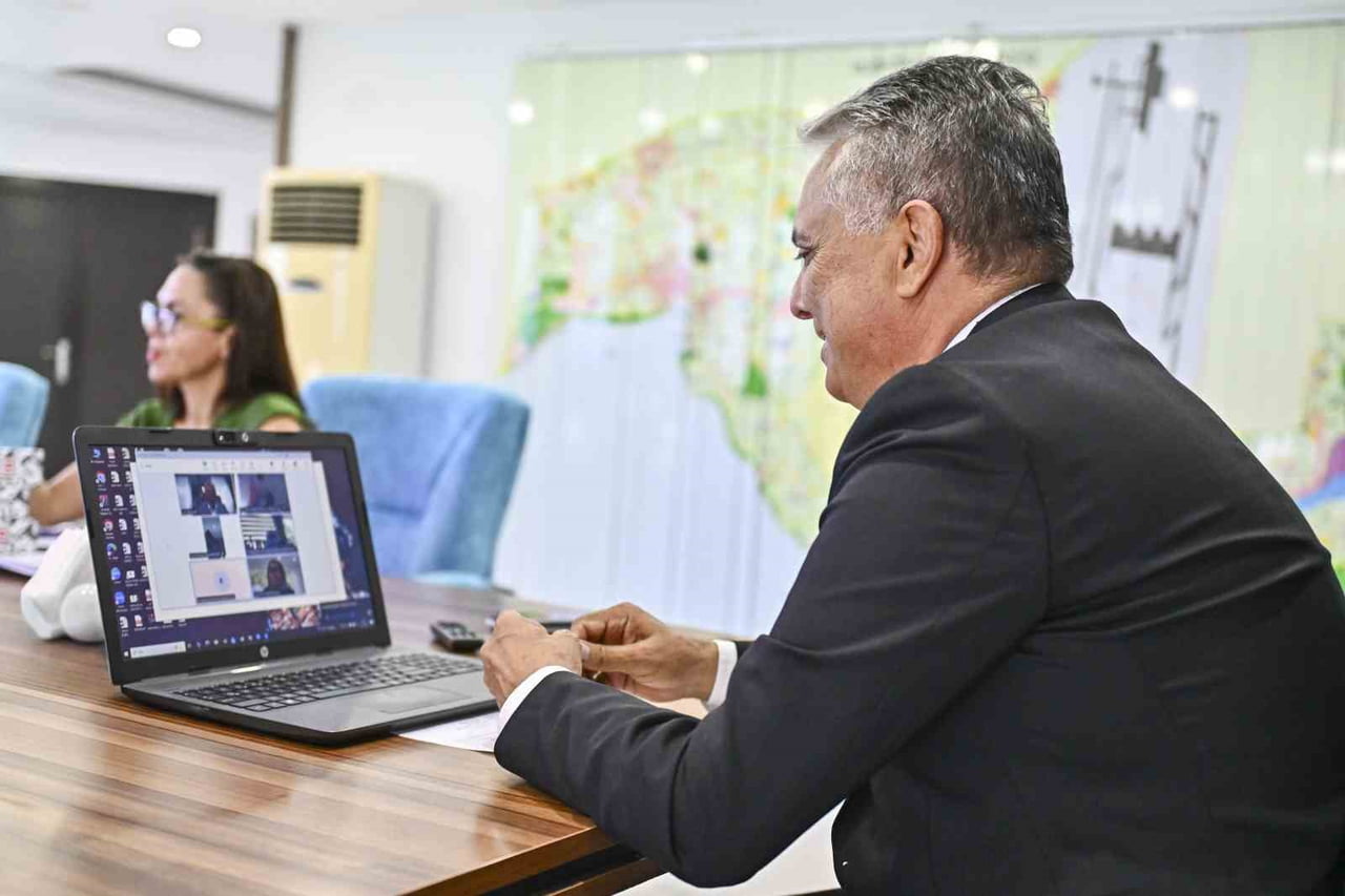 MURATPAŞA BELEDİYE BAŞKANI ÜMİT UYSAL , ÇEVRİM İÇİ TOPLANTIYA KATILDI