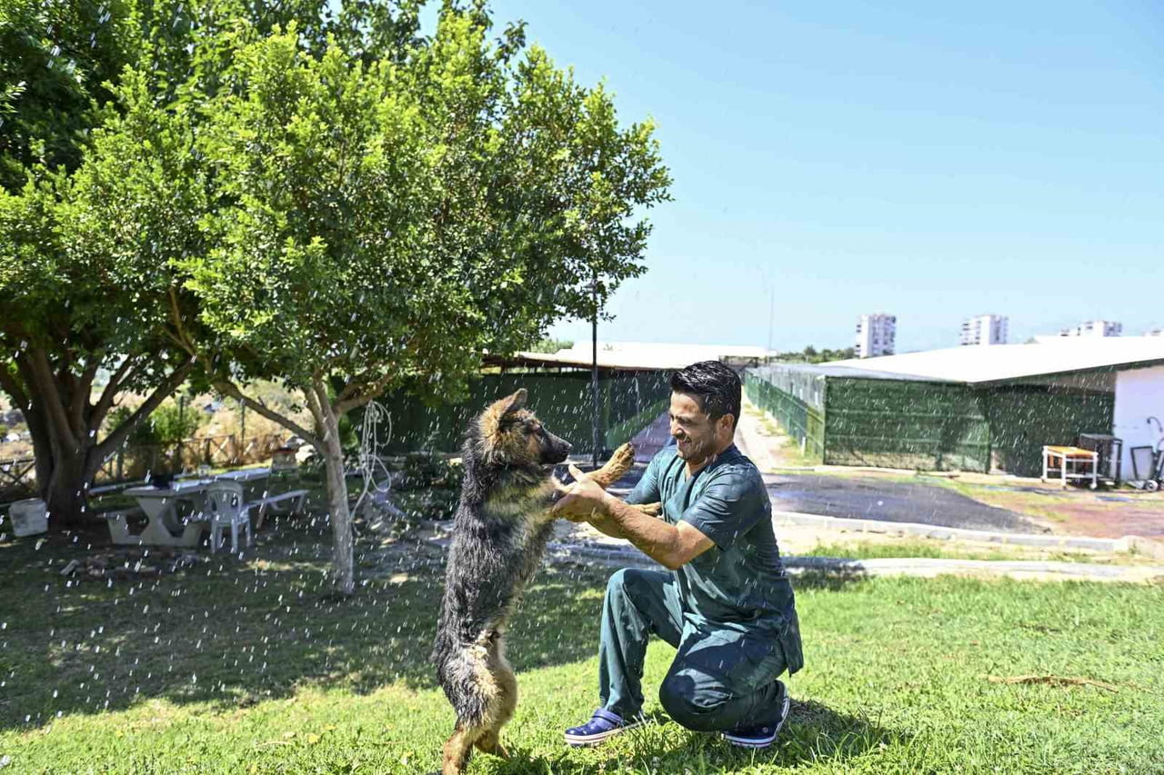 MURATPAŞA BELEDİYESİ, ANTALYA'DA ETKİSİNİ ARTIRAN YAZ SICAKLARINDA ERMENEK MAHALLESİ'NDE BULUNAN...