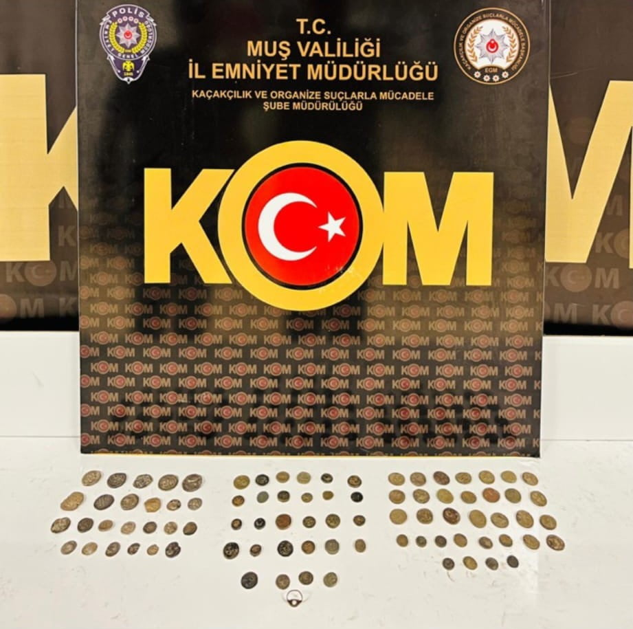 MUŞ'TA POLİS EKİPLERİNCE DÜZENLENEN OPERASYONDA TARİHİ ESER NİTELİĞİ TAŞIDIĞI DEĞERLENDİRİLEN 85...