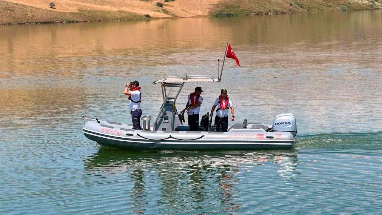 MUŞ İL JANDARMA KOMUTANLIĞI BÜNYESİNDE GÖREV YAPAN ASAYİŞ BOT TİMİ, ALPARSLAN-2 BARAJI'NDA...