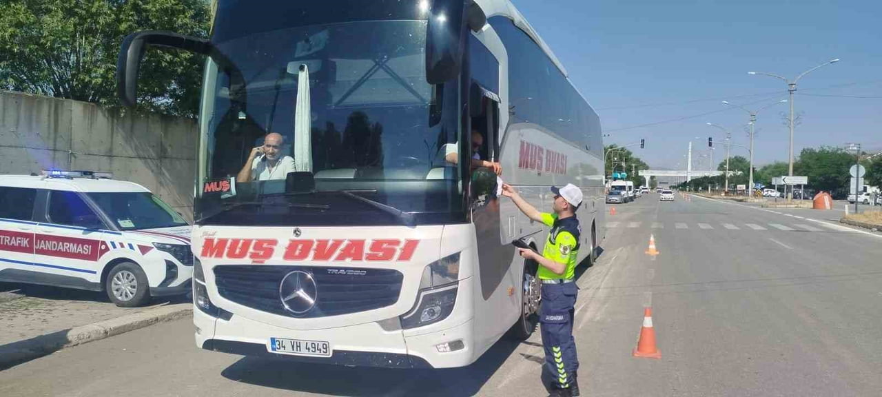 MUŞ İL JANDARMA KOMUTANLIĞINA BAĞLI TRAFİK JANDARMASI EKİPLERİ, MUŞ-BİNGÖL DEVLET KARAYOLU YAYGIN...