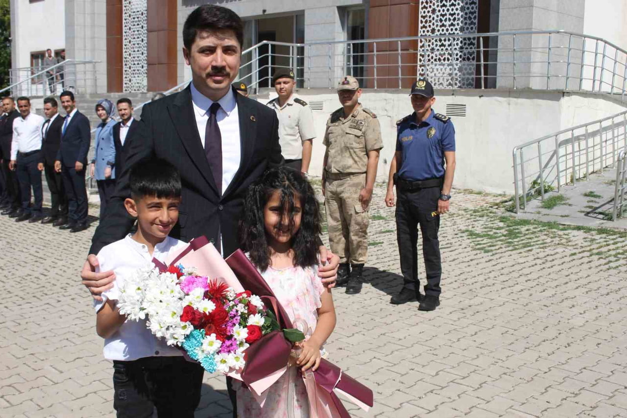 MUŞ’UN MALAZGİRT İLÇESİNE ATANAN KAYMAKAM AHMED TAYYİB KAHRAMAN, GÖREVİNE BAŞLADI.