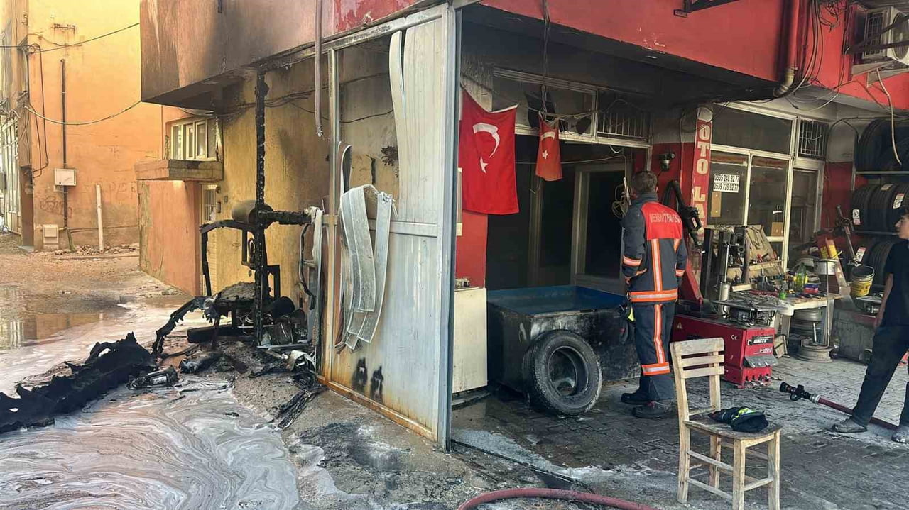 MUT İLÇESİNDE BİR İŞYERİNDE ÇIKAN YANGIN, İTFAİYE EKİPLERİNİN ERKEN MÜDAHALESİ SONUCU...