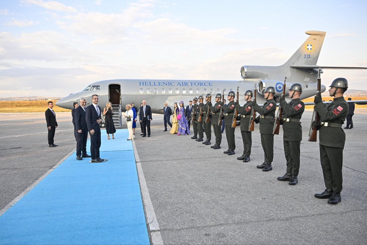 NATO LİDERLER ZİRVESİ KAPSAMINDA, FRANSA CUMHURBAŞKANI EMMANUEL MACRON VE YUNANİSTAN BAŞBAKANI...