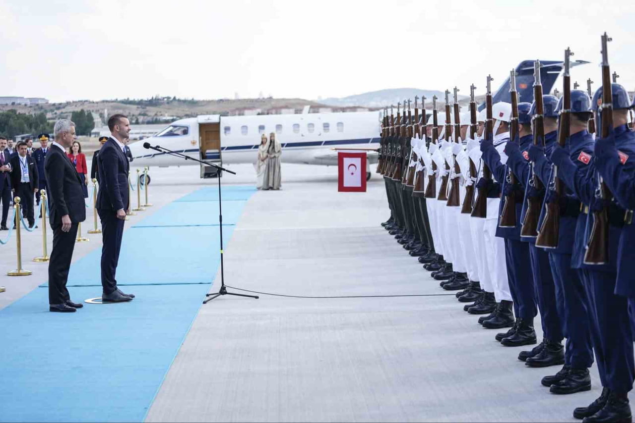 NATO LİDERLER ZİRVESİ KAPSAMINDA, İNGİLTERE BAŞBAKANI KEİR STARMER VE KARADAĞ BAŞBAKANI MİLOJKO...