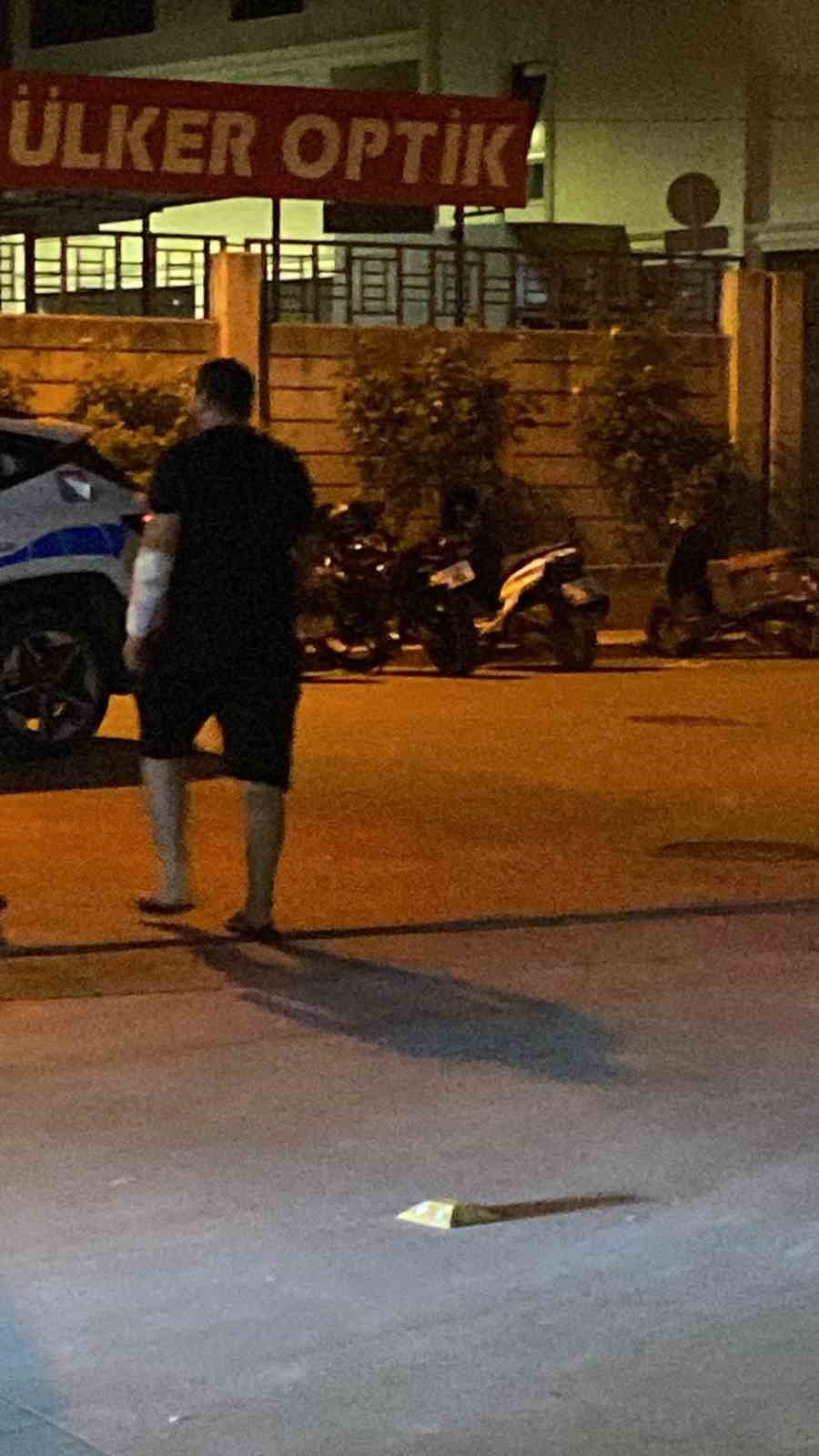 NAZİLLİ'DE AKŞAM SAATLERİNDE YAŞANAN BIÇAKLI KAVGADA YARALANAN BİR GENÇ HASTANEYE KALDIRILDI....