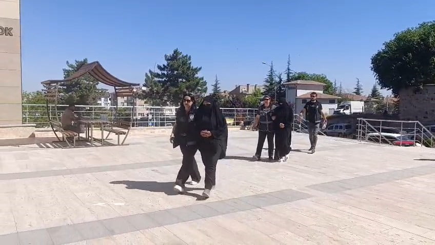 NEVŞEHİR'DE EVLİLİK VAADİYLE KANDIRDIĞI DAMADI YAKLAŞIK 1 MİLYON LİRA DEĞERİNDE ALTIN, NAKİT PARA...