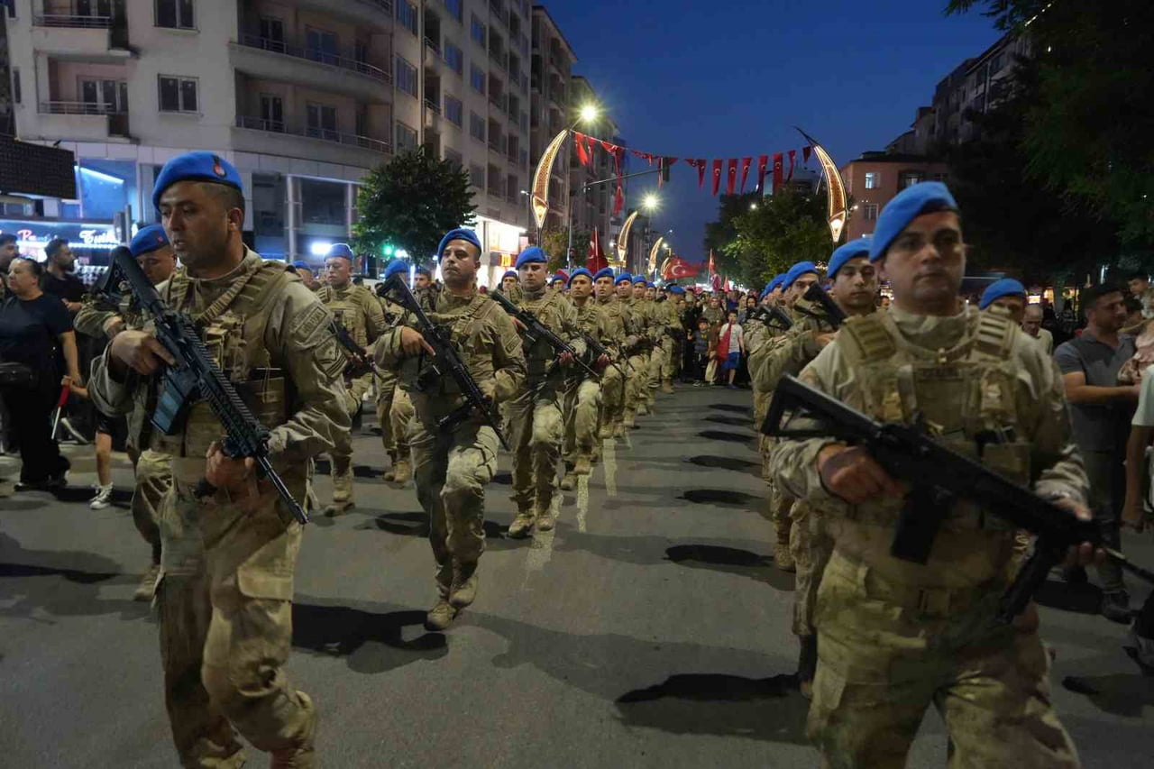 NİĞDE'DE 15 TEMMUZ'UN 10. YILINDA FENER ALAYI VE DEMOKRASİ NÖBETİ