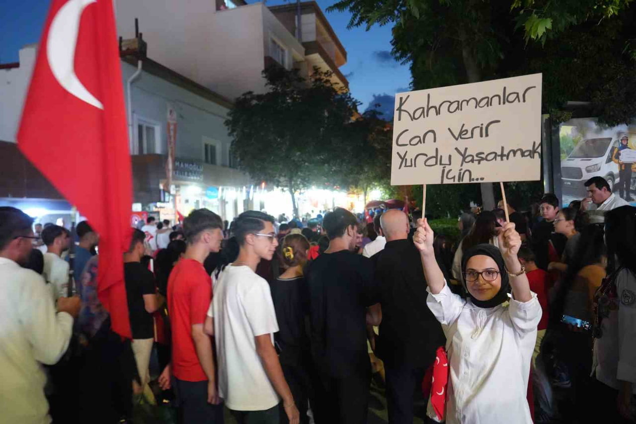 NİĞDE'DE 15 TEMMUZ'UN 10. YILINDA FENER ALAYI VE DEMOKRASİ NÖBETİ