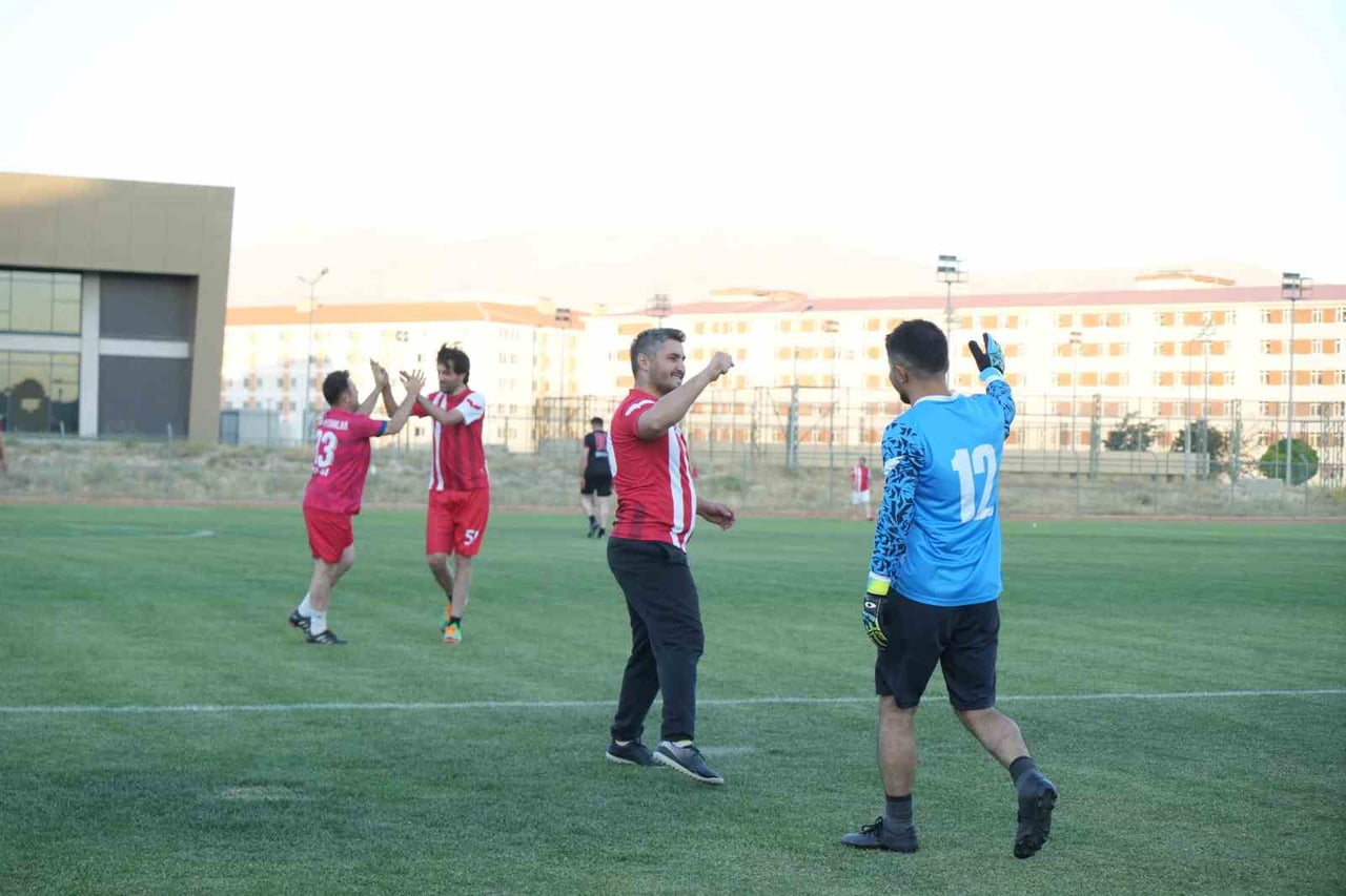 NİĞDE ÖMER HALİSDEMİR ÜNİVERSİTESİ SPOR KOORDİNATÖRLÜĞÜ TARAFINDAN 15 TEMMUZ DEMOKRASİ VE MİLLİ...