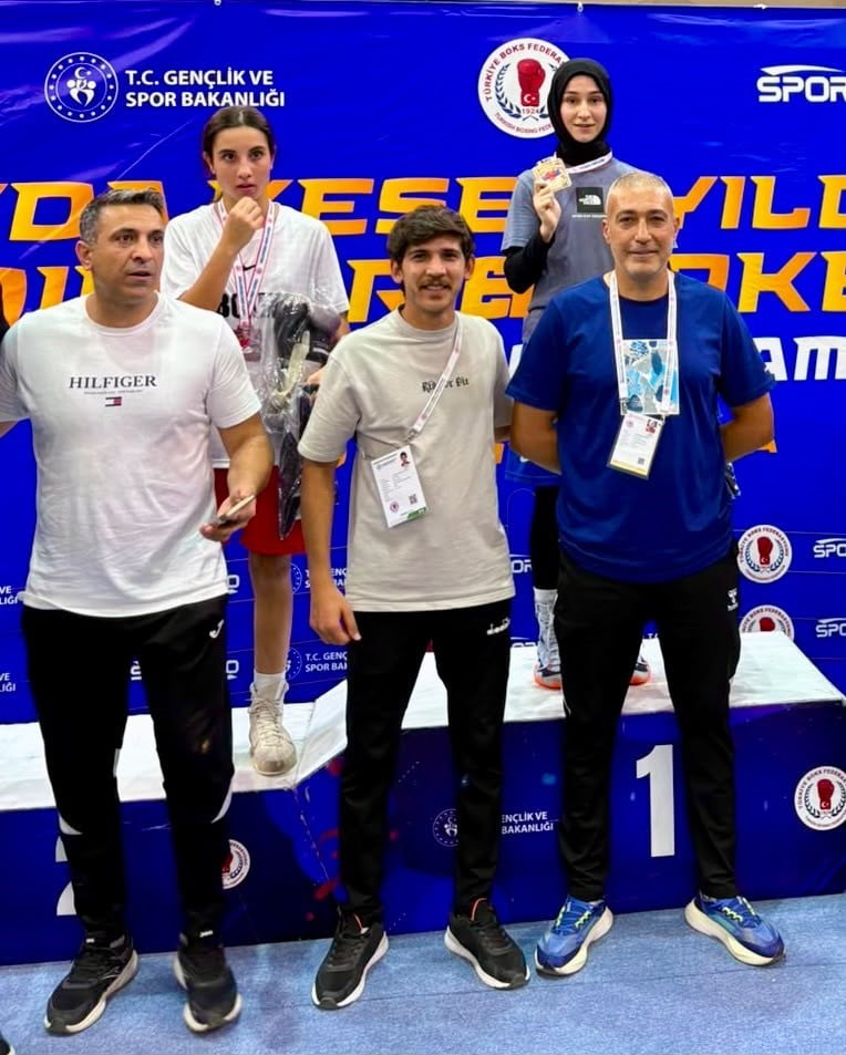 NİĞDELİ BOKSÖR HAYRUNNİSA TURGUT TÜRKİYE ŞAMPİYONU OLDU
