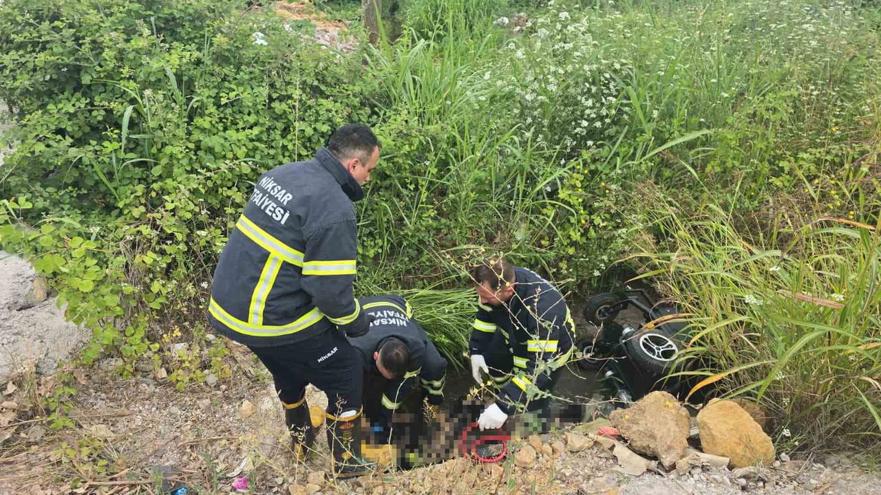 NİKSAR İLÇESİNDE SABAH NAMAZININ ARDINDAN AKÜLÜ ARACIYLA GEZİNTİYE ÇIKAN 71 YAŞINDAKİ ENGELLİ...