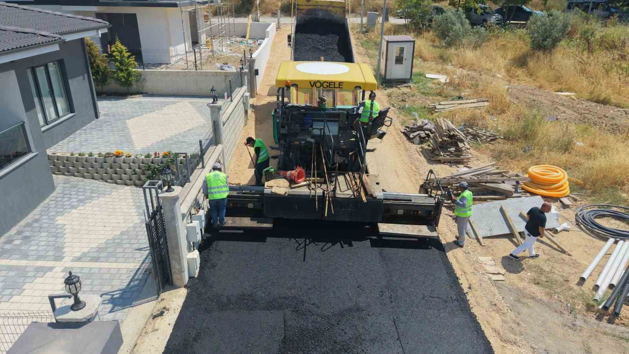 NİLÜFER BELEDİYESİ EKİPLERİ; YOL YAPIM, ASFALTLAMA VE YENİ YOL AÇMA ÇALIŞMALARINI SÜRDÜRÜYOR. İLÇE...