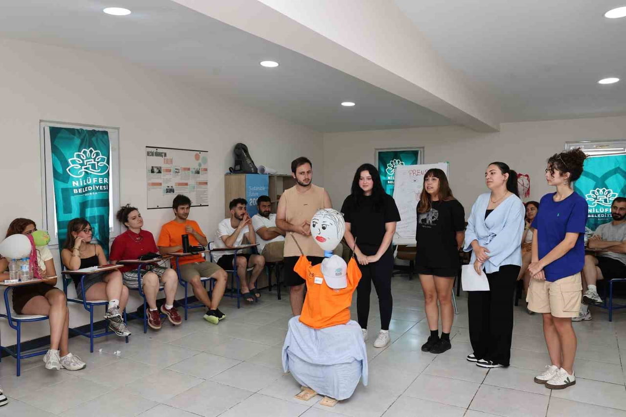 NİLÜFER BELEDİYESİ, GENÇLERİN GÖNÜLLÜLÜK BİLİNCİNİ ARTIRMAK, DOĞAYLA İÇ İÇE VAKİT GEÇİRMELERİNİ...