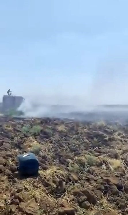 NUSAYBİN İLÇESİNDE ÇIKAN ANIZ YANGINI, İTFAİYE EKİPLERİNİN MÜDAHALESİYLE KONTROL ALTINA...