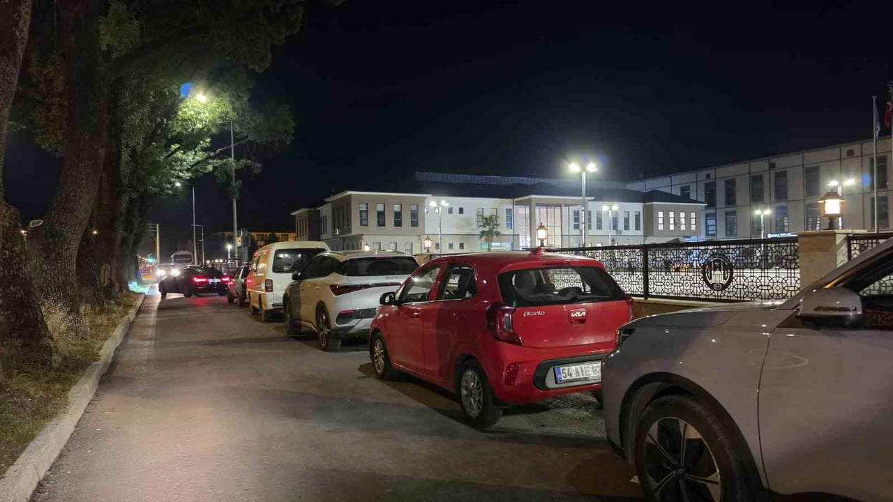 OLAY, AKYAZI İLÇESİ RECEP TAYYİP ERDOĞAN SPOR KOMPLEKSİ YAKINLARINDA MEYDANA GELDİ.