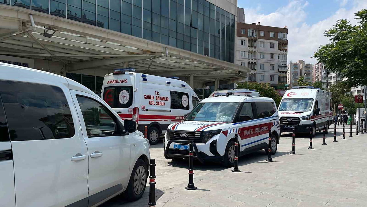 OLAY, SAAT 13.30 SIRALARINDA MERKEZ KARATAY İLÇESİ ŞEMSİTEBRİZİ MAHALLESİ MEVLANA CADDESİ ÜZERİNDE...
