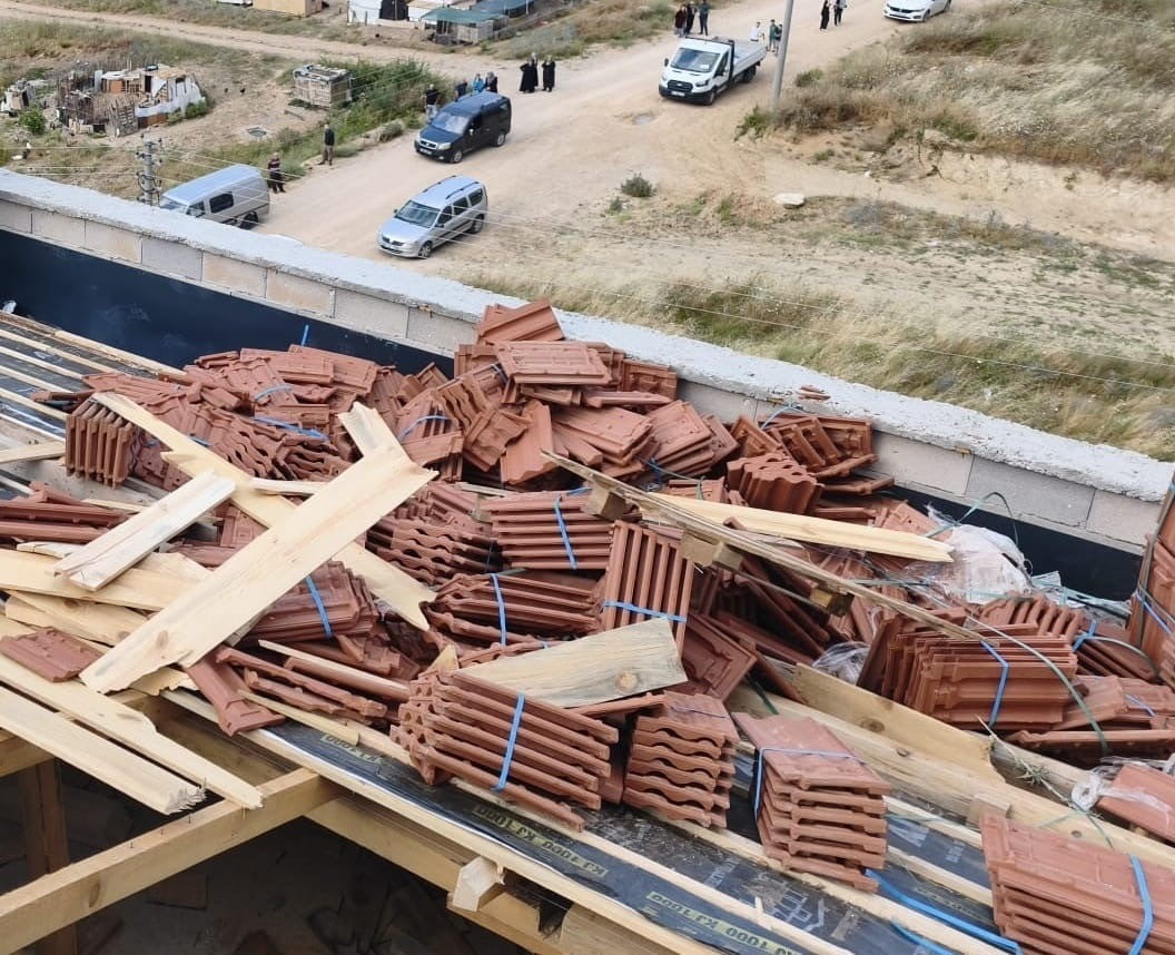 OLAY, SAAT 18.30 SIRALARINDA KIRSAL YENİCEKÖY MAHALLESİ 448. SOKAK'TA YAPIMI SÜREN 7 KATLI SİTE...
