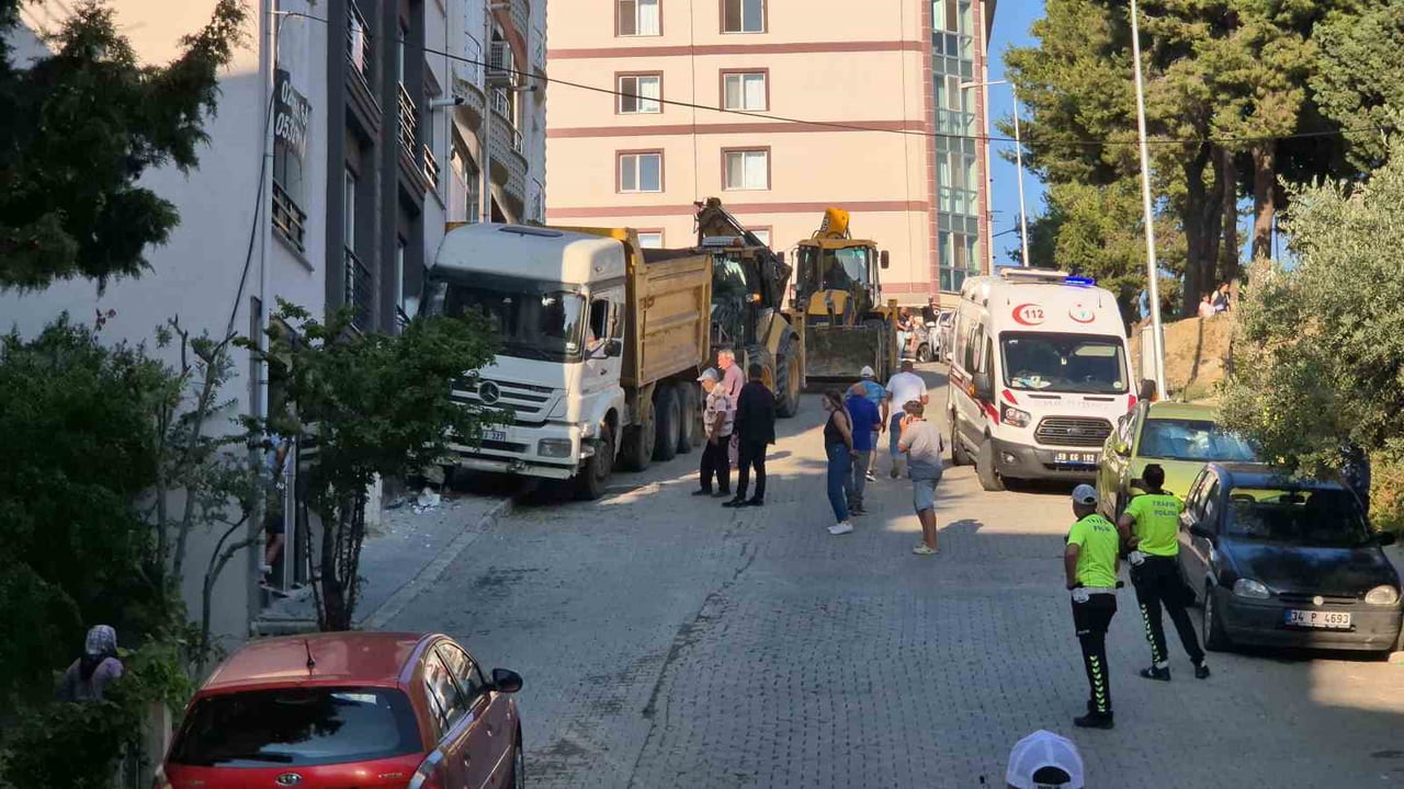 OLAY, TEKİRDAĞ'IN SÜLEYMANPAŞA İLÇESİNE BAĞLI ÇİFTLİKÖNÜ MAHALLESİ SUNAY SOKAKTA MEYDAN...