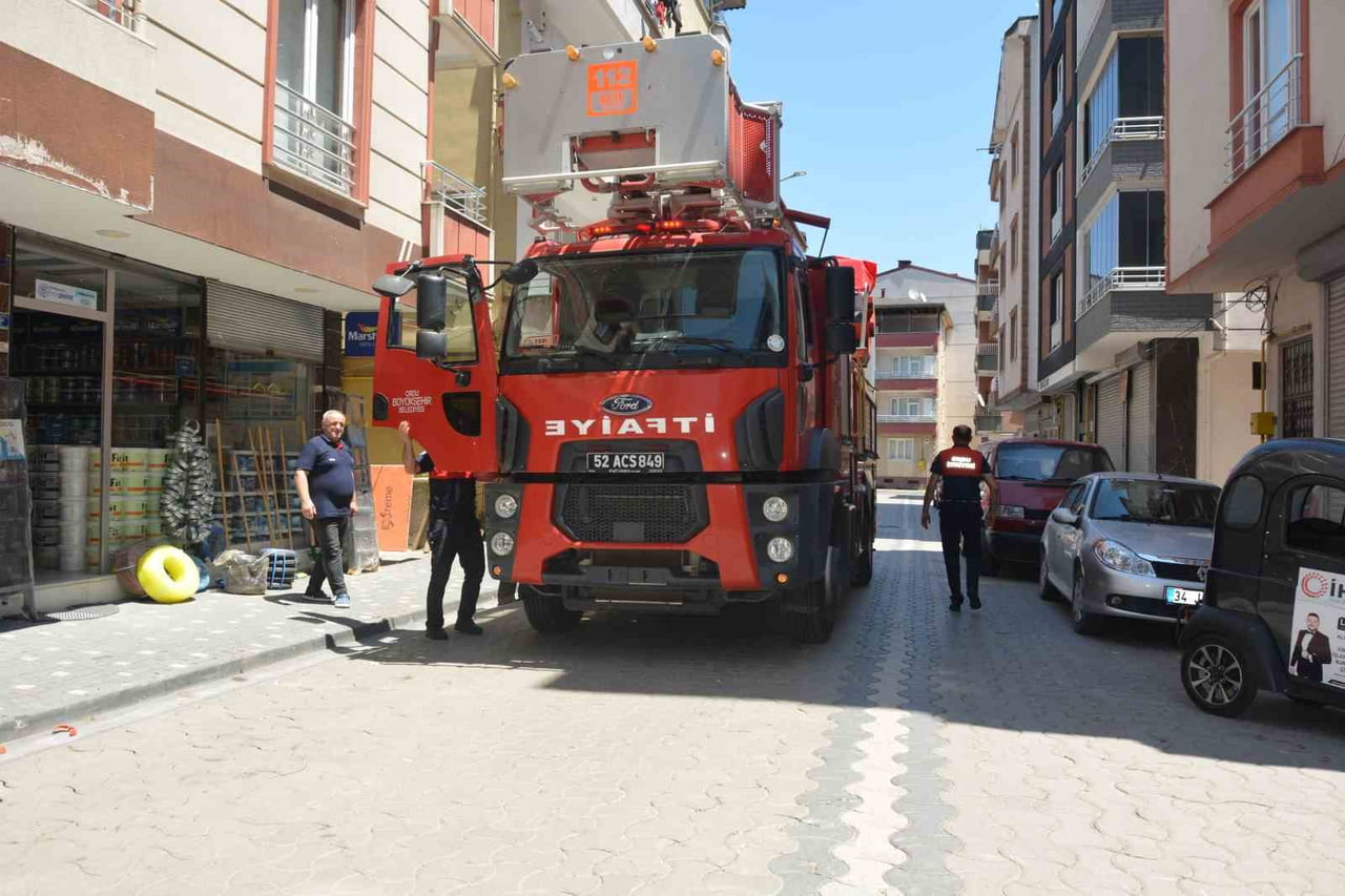 OLAY YERİNE GELEN İTFAİYE EKİPLERİ