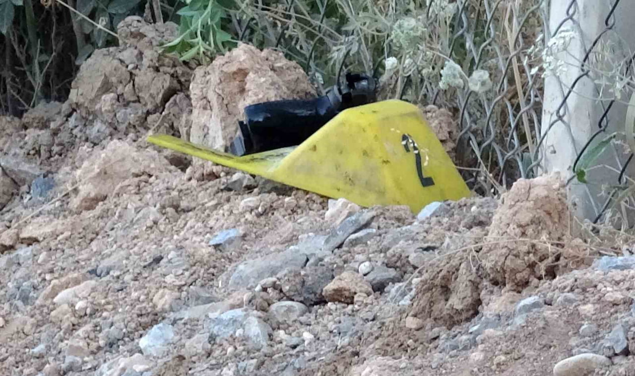 OLAYIN ARDINDAN ÇALIŞMA BAŞLATAN POLİS EKİPLERİ, OLAY YERİNDE ÇOK SAYIDA BOŞ KOVAN İLE 2 TABANCA...