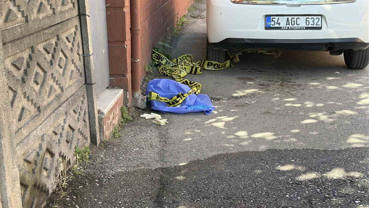 OLAYIN ARDINDAN EVİNDEN ATEŞ AÇAN ŞÜPHELİ, SUÇ ALETİYLE BİRLİKTE YAKALANARAK GÖZALTINA...