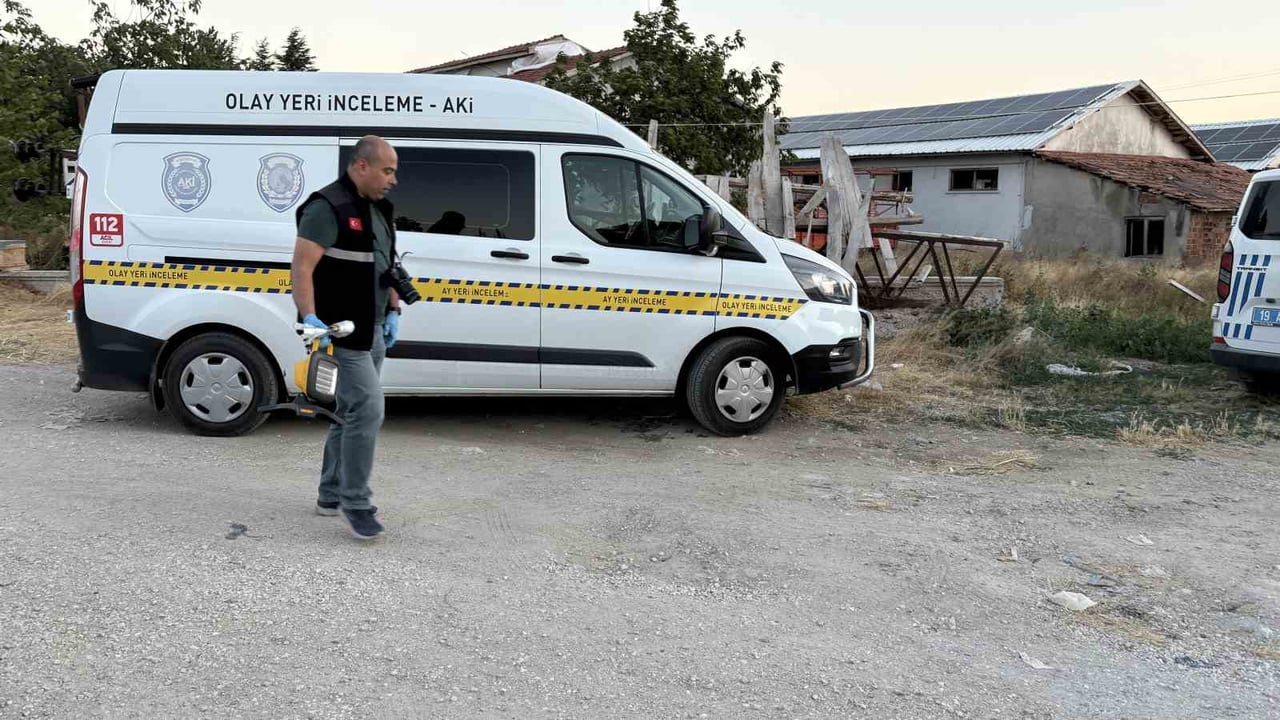 OLAYIN MEYDANA GELDİĞİ ALANDA EKİPLER GEREKLİ ÇALIŞMALARINI SÜRDÜRDÜ