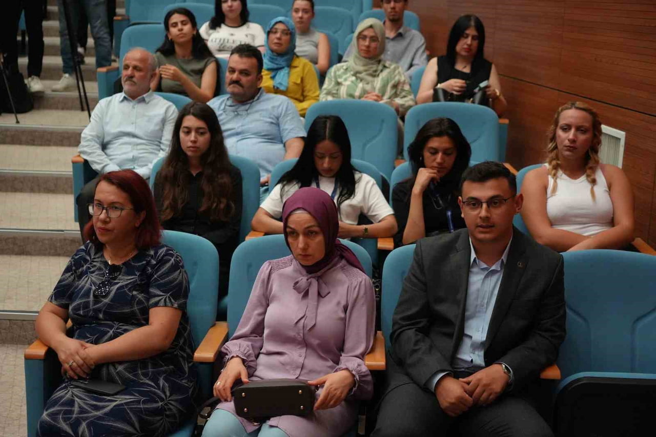 OMÜ TARAFINDAN 15 TEMMUZ DEMOKRASİ VE MİLLÎ BİRLİK GÜNÜ ANMA ETKİNLİKLERİ KAPSAMINDA DÜZENLENEN...